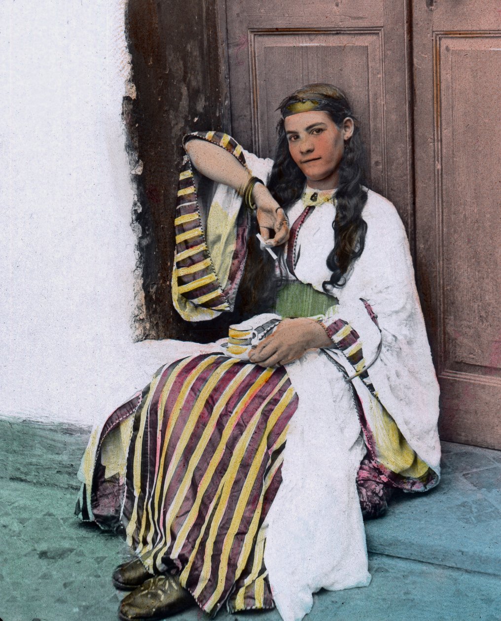 Marrocos, jovem rapariga marroquina, data da imagem: cerca de 1910. Arquivo Carl Simon de Carl Simon