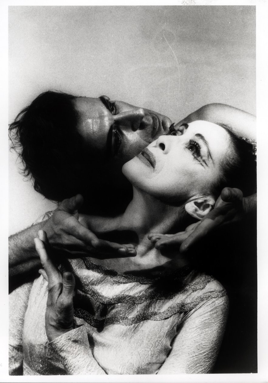 Martha Graham (1894-1991) e Bertram Ross (1920-2003) em "Visionary Recital", 27 de junho de 1961 (impressão em gelatina e prata) de Carl Van Vechten