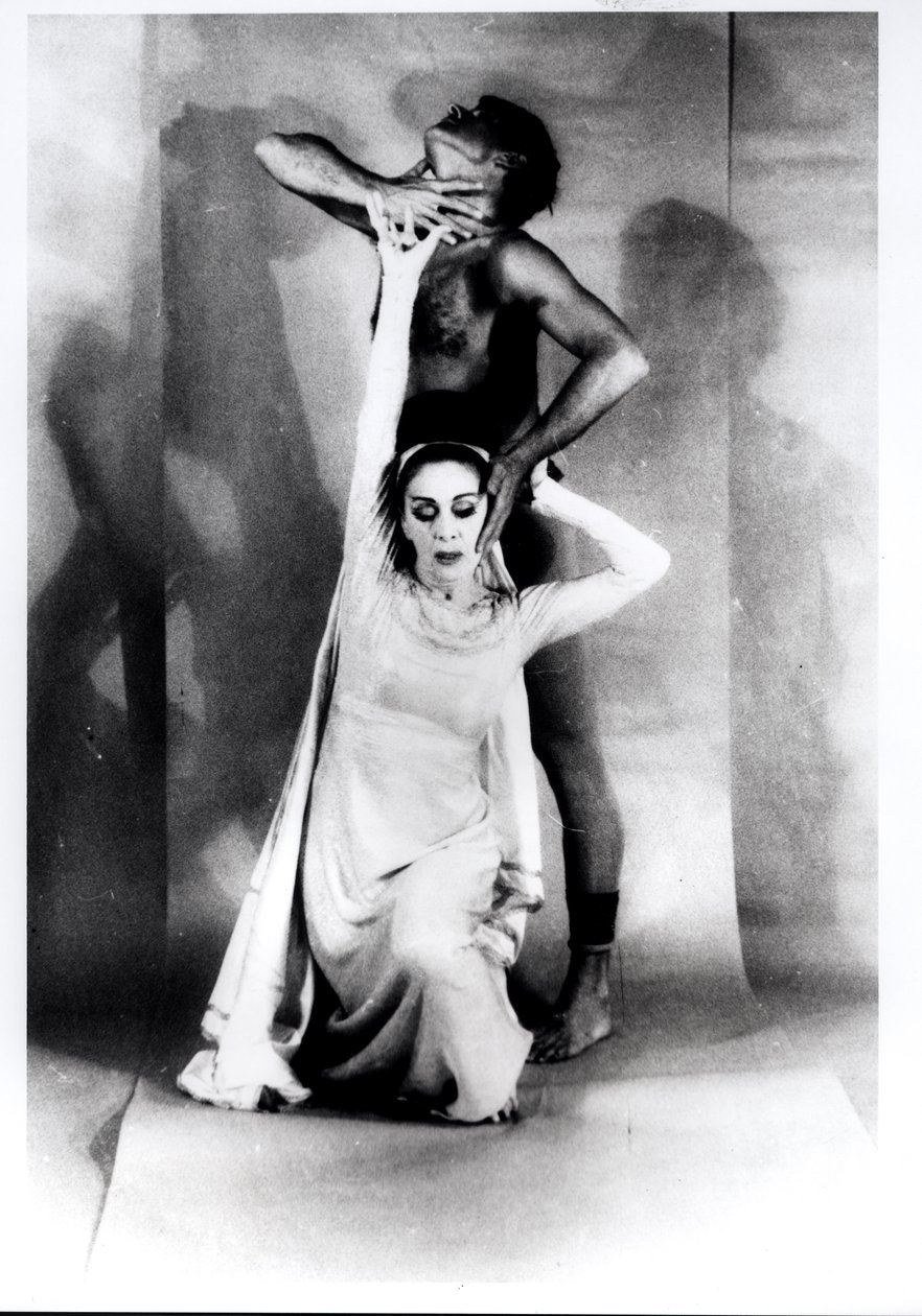 Martha Graham (1894-1991) e Bertram Ross (1920-2003) em "Visionary Recital", 27 de junho de 1961 (impressão em gelatina e prata) de Carl Van Vechten