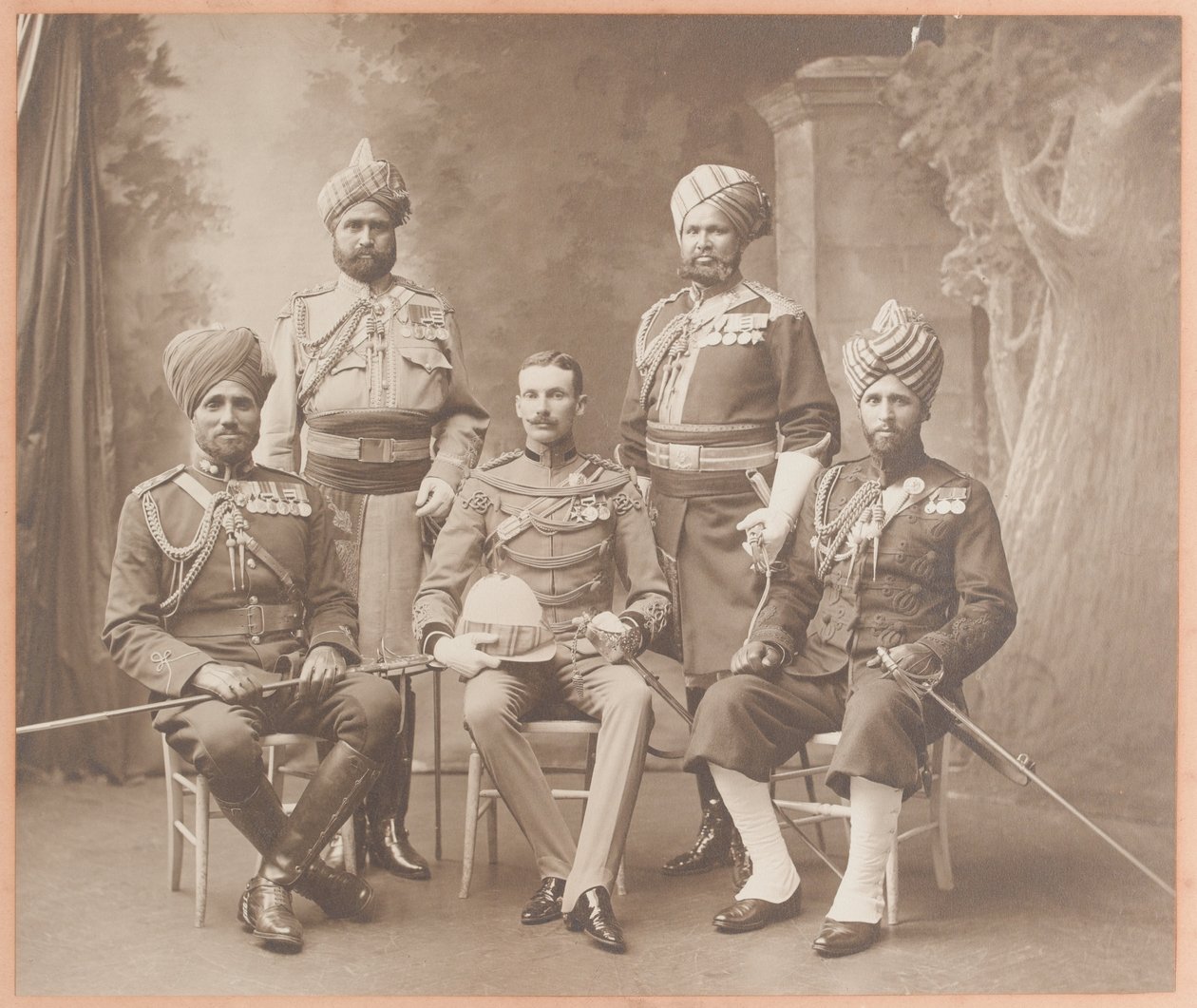 Oficiais ordenados indianos do rei, 1906 de Carl Vandyk