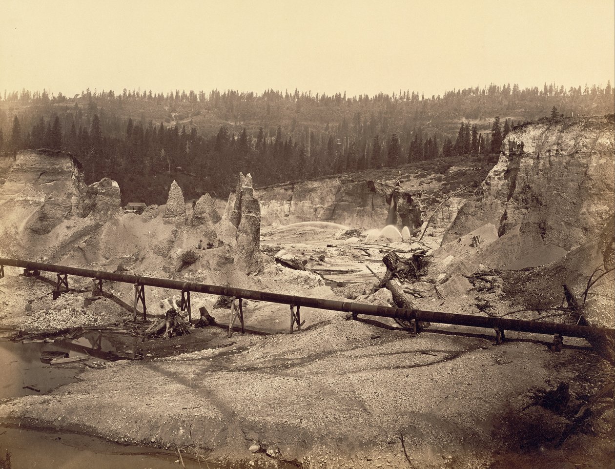 Escavações de Malakoff, North Bloomfield, Califórnia de Carleton E. Watkins