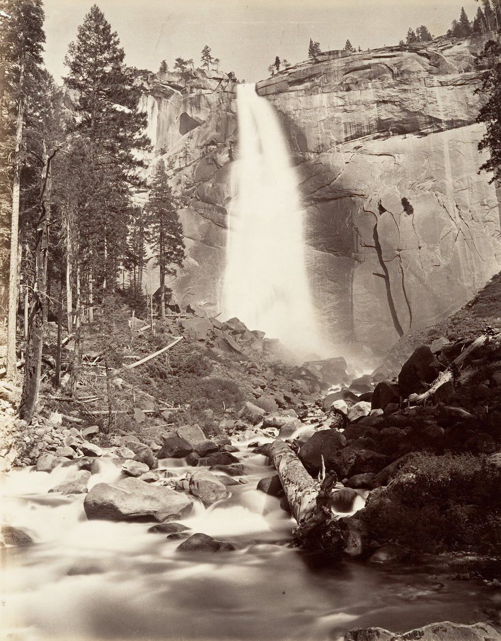 Nevada Fall, 700 pés, Yosemite, ca. 1872, impresso ca. 1876. de Carleton E. Watkins.