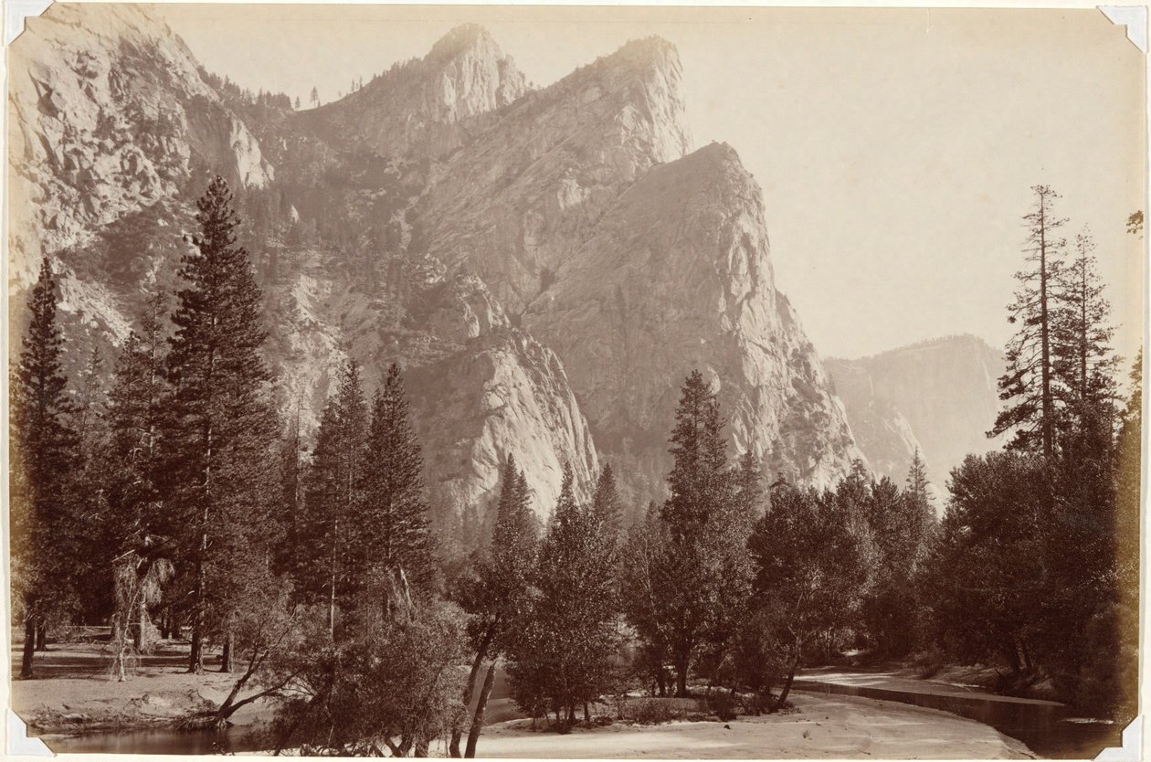Os Três Irmãos, 4,480 pés, Yosemite Valley de Carleton E. Watkins