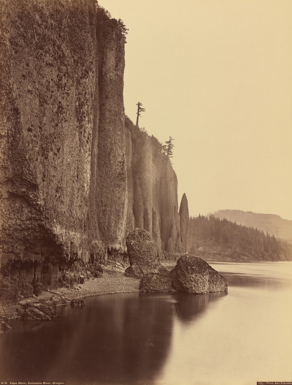Cabo Horn, Rio Columbia, Oregon, 1867. de Carleton Emmons Watkins