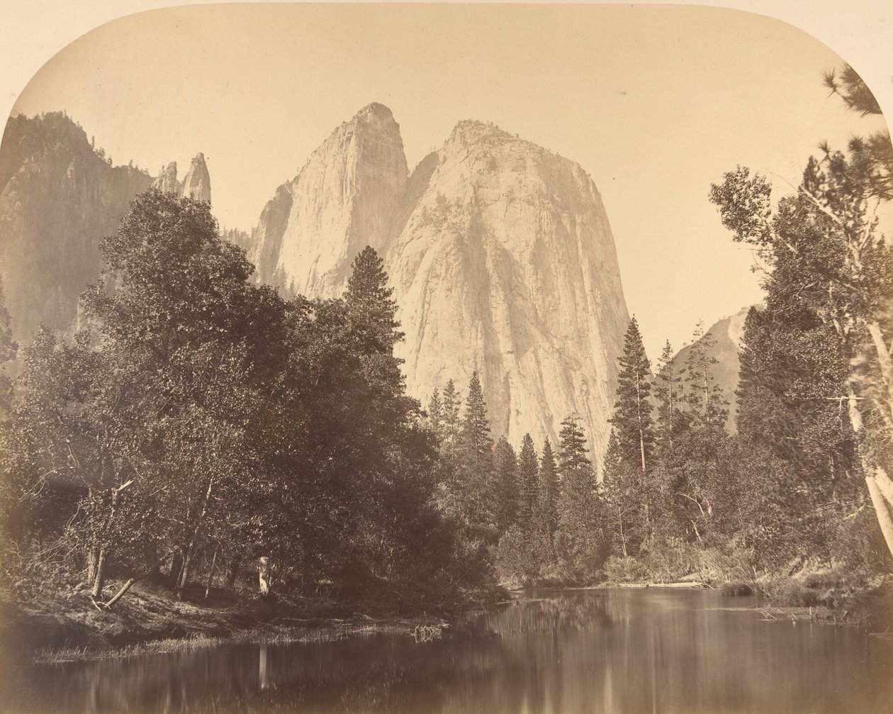 Cathedral Rock, Vista do Rio, 1861. de Carleton Emmons Watkins