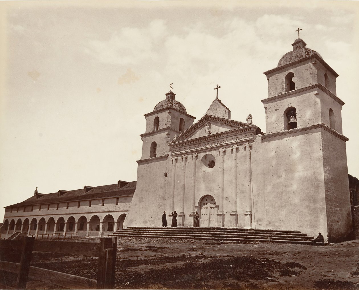 Old Mission Church, Santa Barbara, 1876, impresso ca. 1876. de Carleton Emmons Watkins