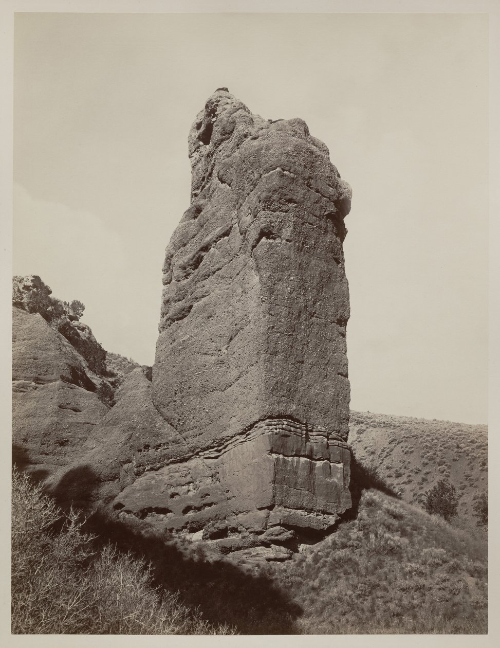 Rocha sentinela, Echo Canyon, Utah, 1873-74 de Carleton E. Watkins