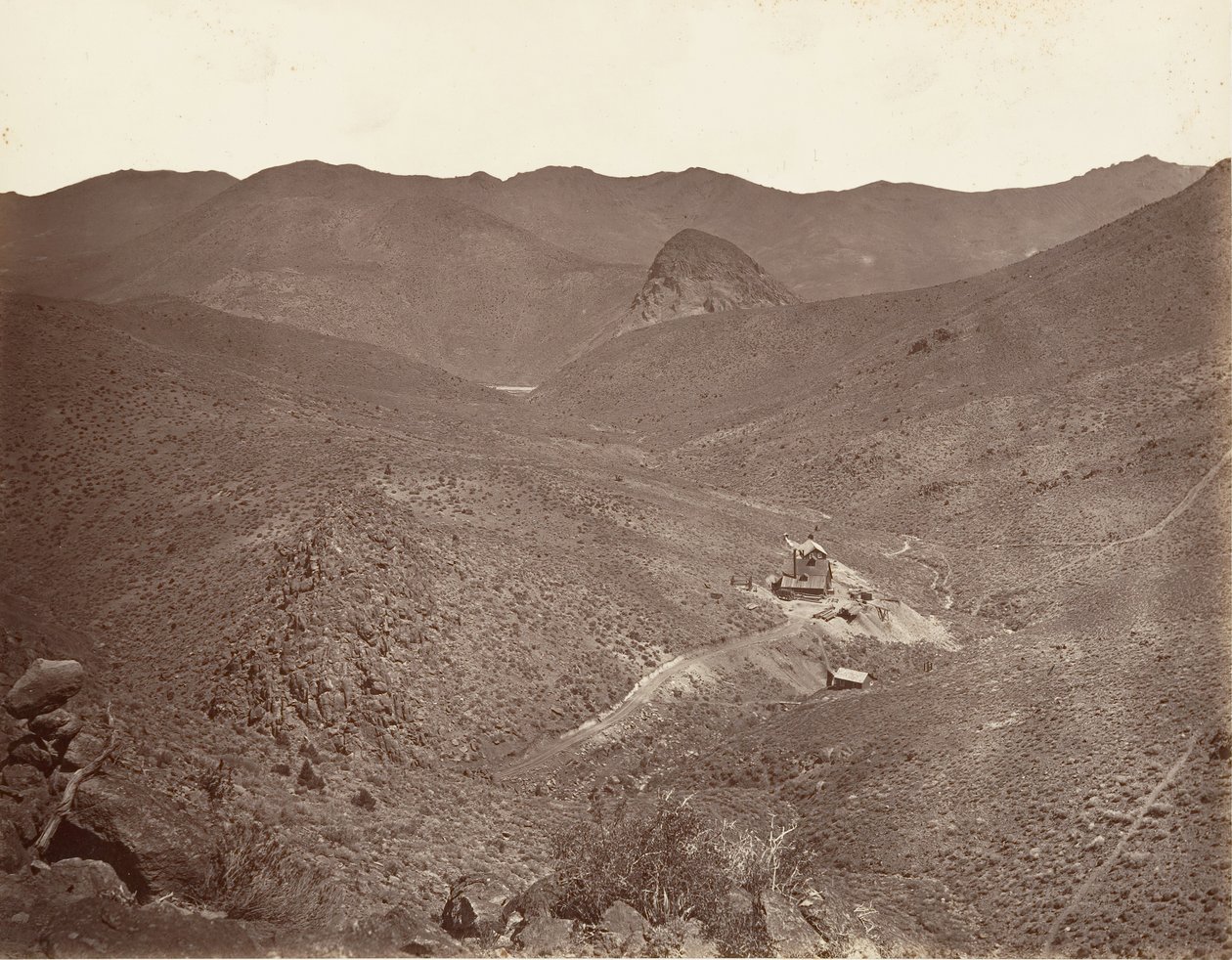Sutro Tunnel Shaft No. 2, 1875, impresso ca. 1876. de Carleton Emmons Watkins
