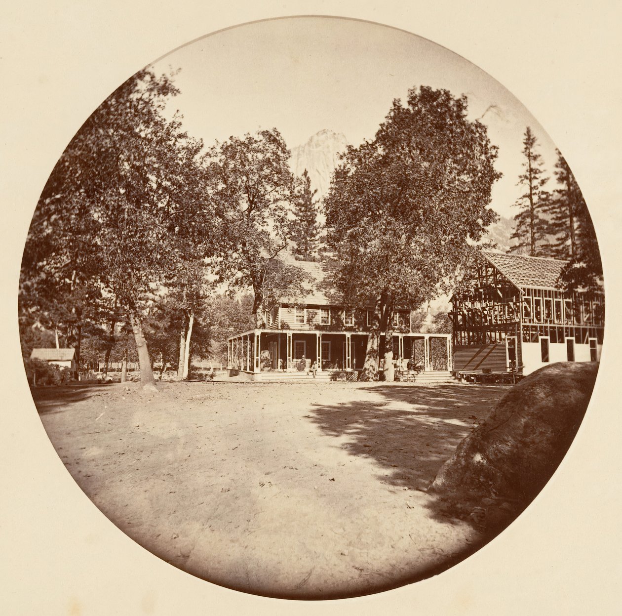 [Parque Nacional de Yosemite, Califórnia], c. 1878. de Carleton Emmons Watkins