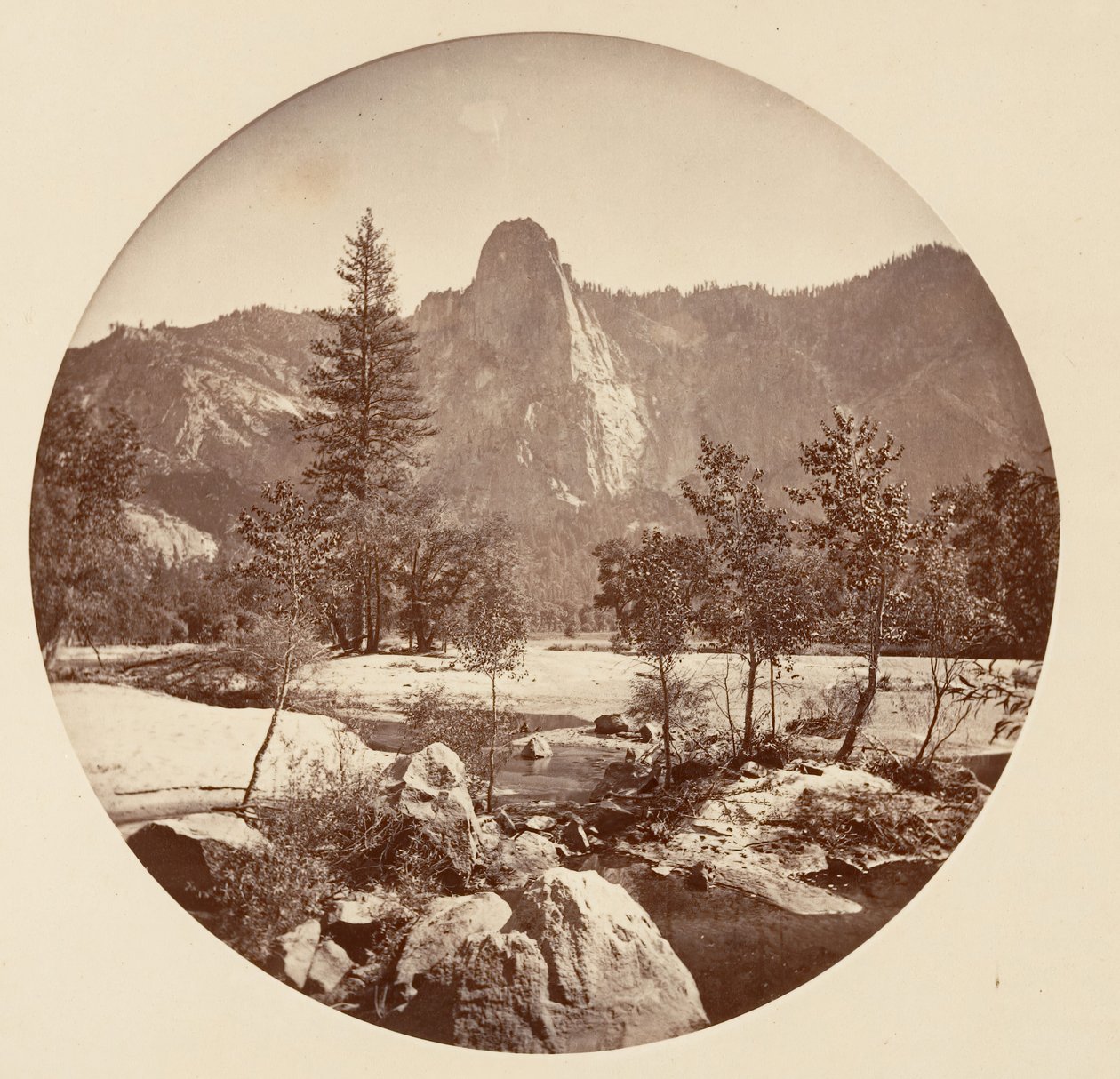[Parque Nacional de Yosemite, Califórnia], c. 1878. de Carleton Emmons Watkins