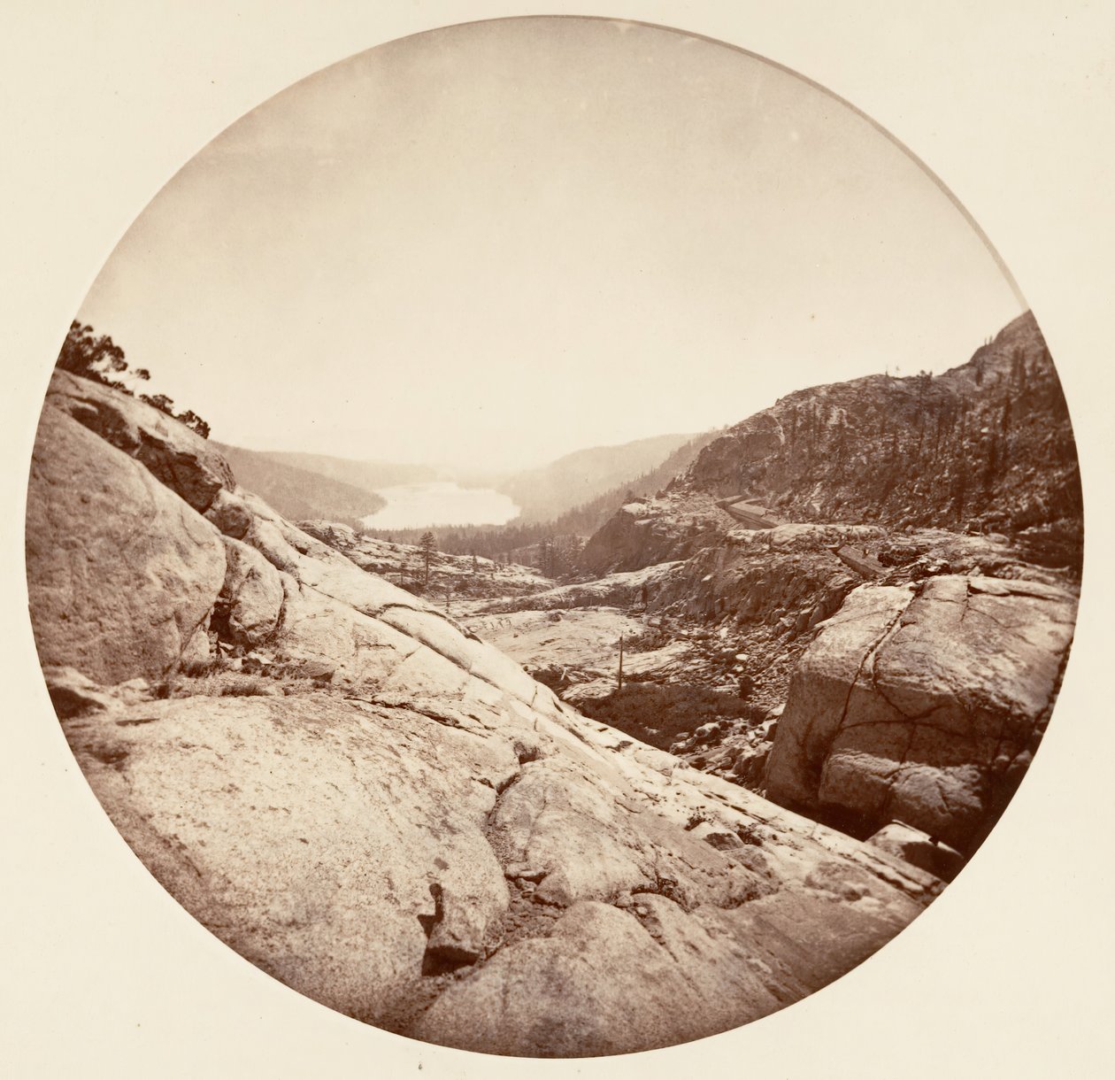 [Parque Nacional de Yosemite, Califórnia], c. 1878. de Carleton Emmons Watkins