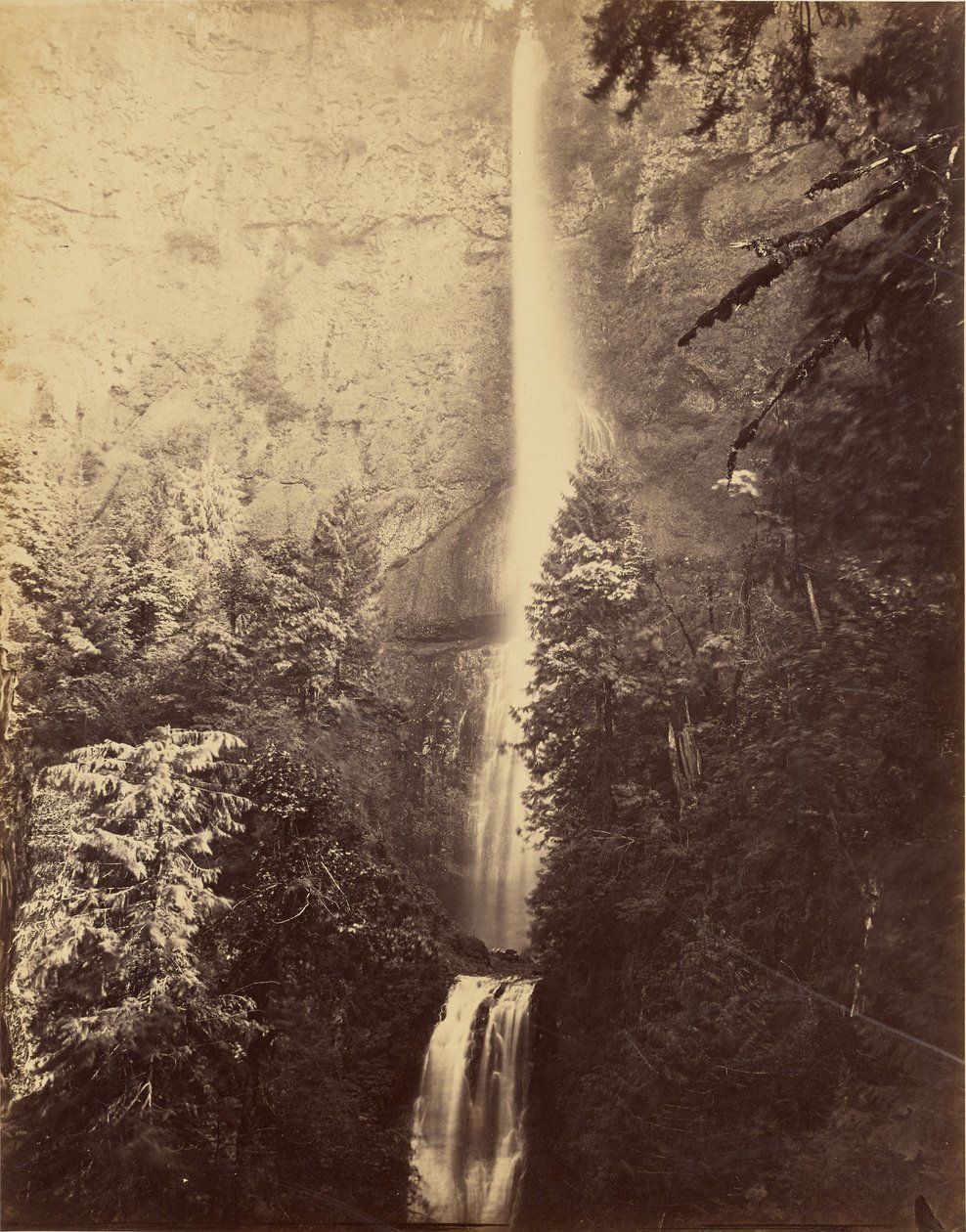 [Cascatas, Multnomah Falls] de Carleton Watkins