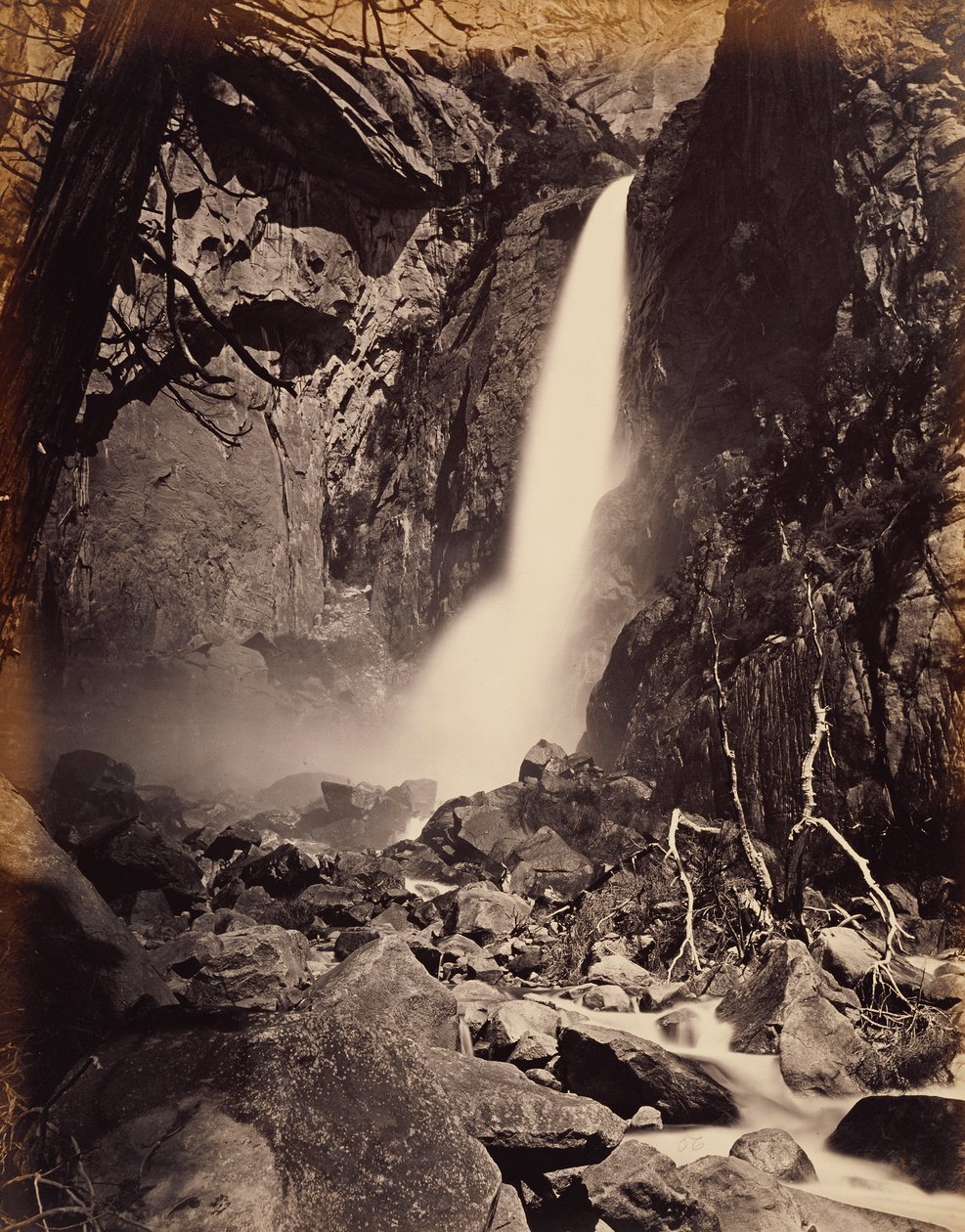 [Cascata Inferior de Yosemite, 418 pés] de Carleton Watkins