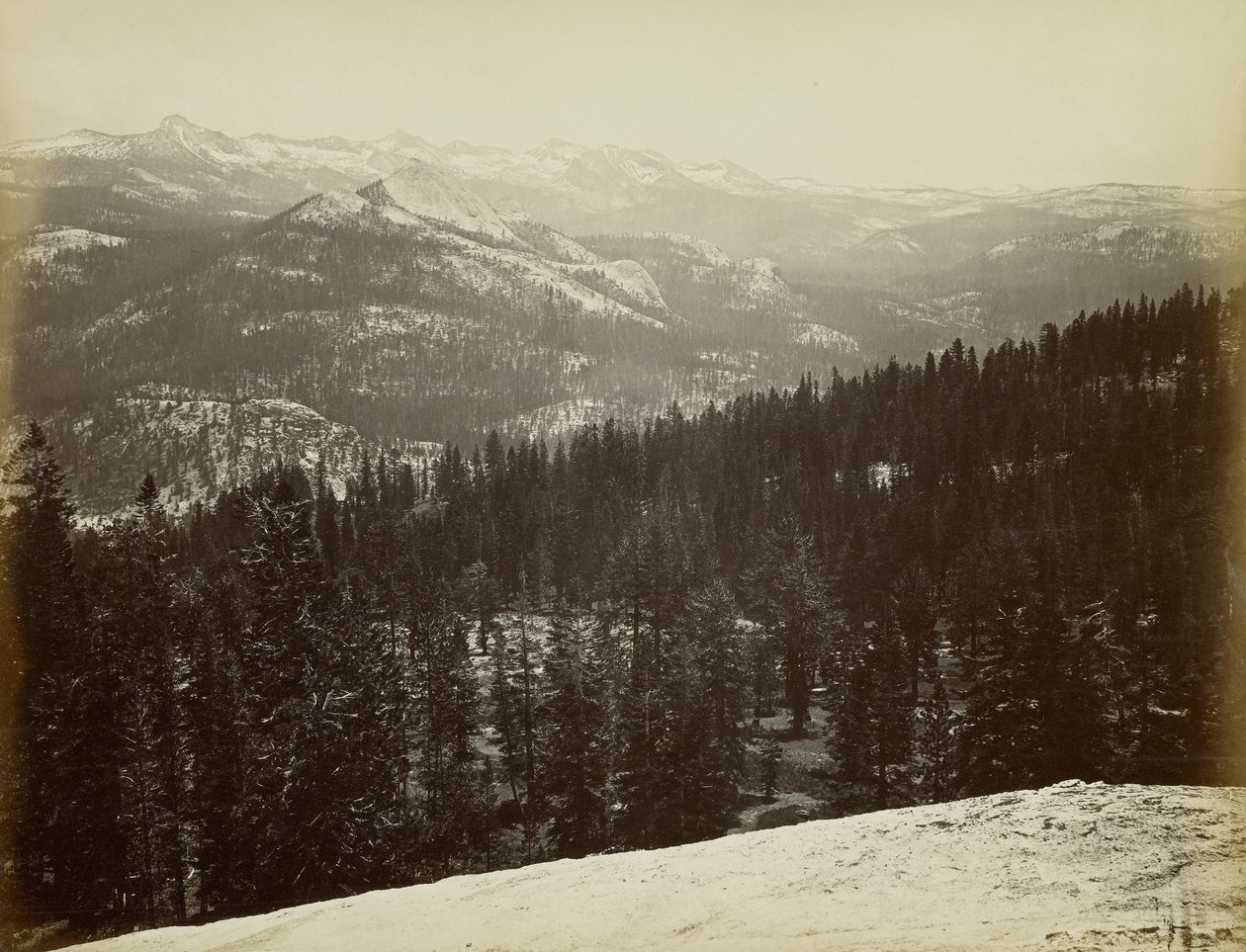Grupo Merced visto do Sentinel Dome de Carleton Watkins