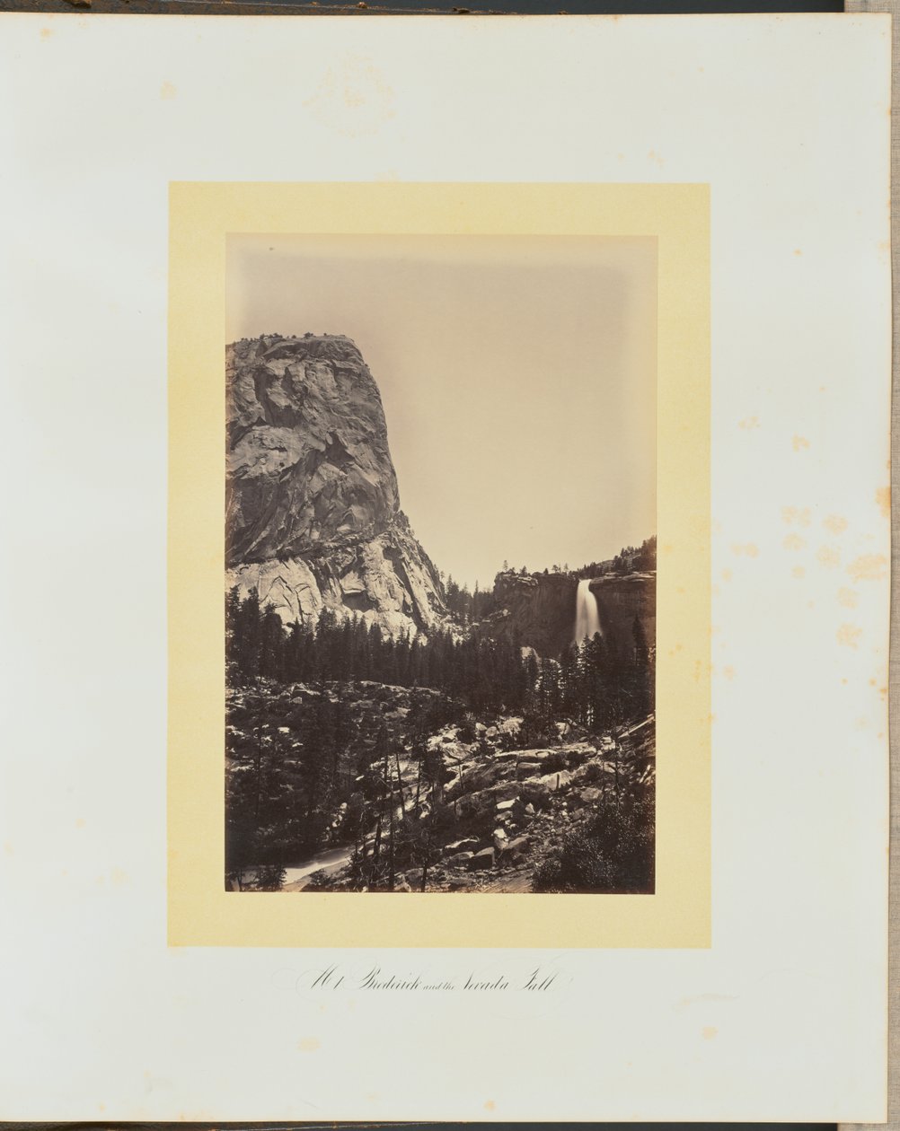 Monte Broderick e a queda de água Nevada de Carleton Watkins
