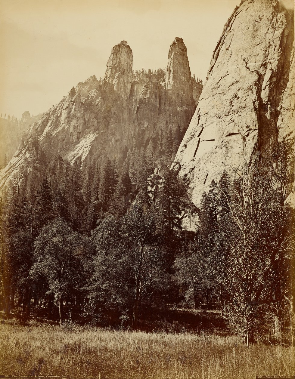 As agulhas da catedral, Yosemite, Califórnia de Carleton Watkins