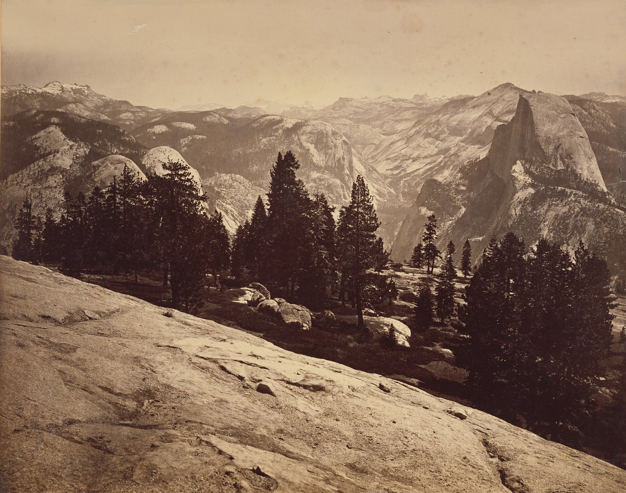 As cúpulas vistas de Sentinel Dome de Carleton Watkins