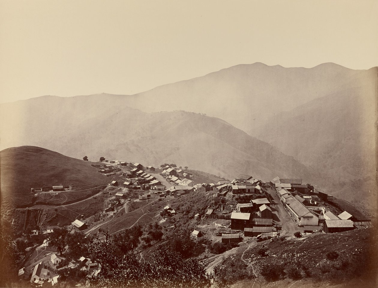 A cidade na colina, New Almaden de Carleton Watkins
