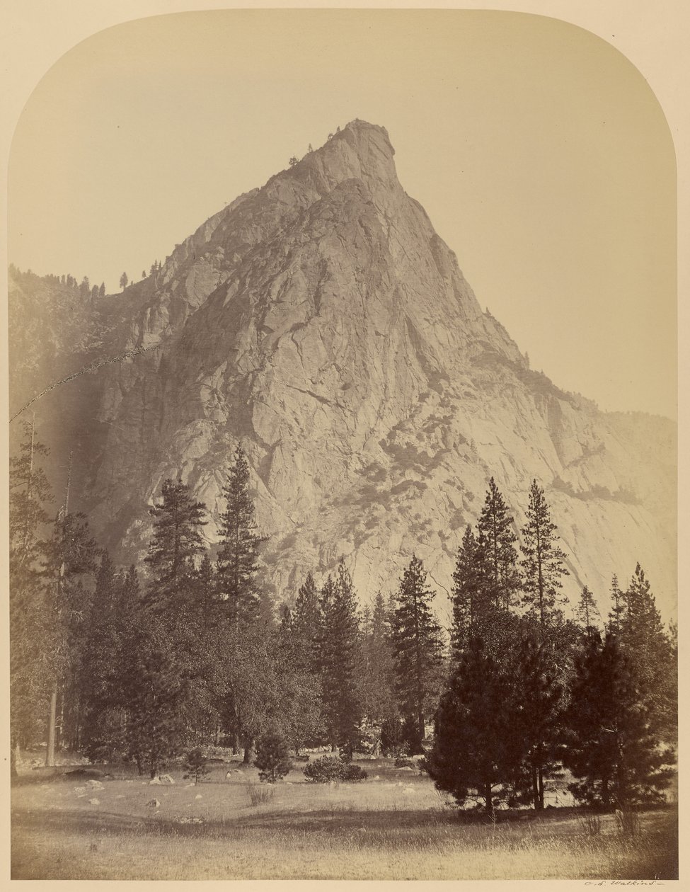 Três Irmãos, vista frontal, 4480 pés, Yosemite de Carleton Watkins