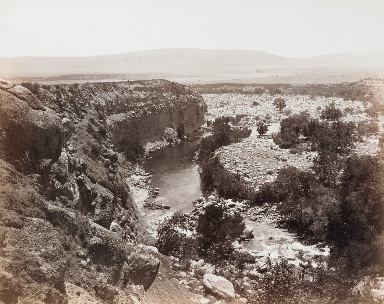 Sem título [paisagem com ribeiro] de Carleton Watkins
