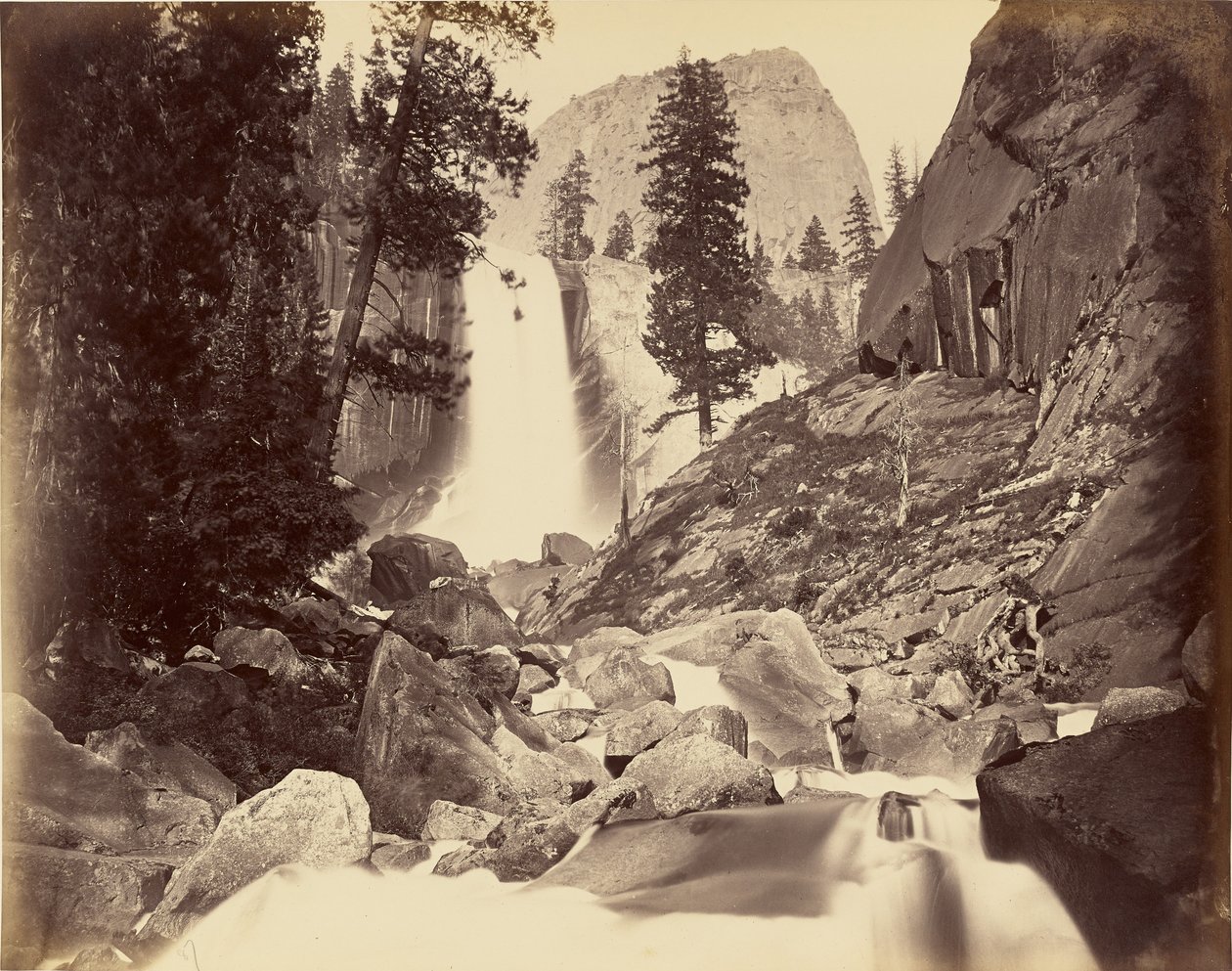 [Cachoeira Vernal, 300 pés] / [Piwyac, Cachoeira Vernal, 300 pés, Yosemite] de Carleton Watkins