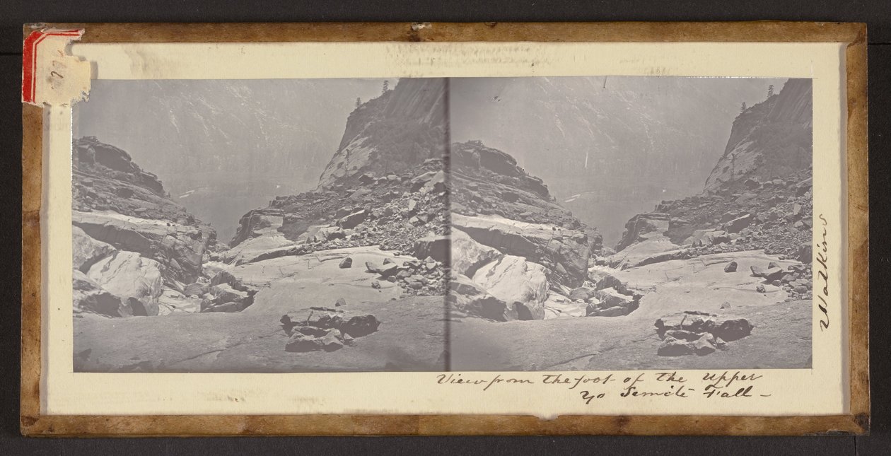 Vista do sopé da cachoeira Upper Yo Semite de Carleton Watkins