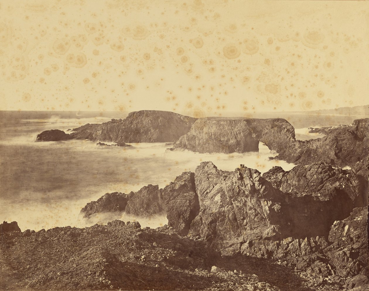 [Vista da costa de Mendocino] / [Vista da costa ao largo de Mendocino] de Carleton Watkins