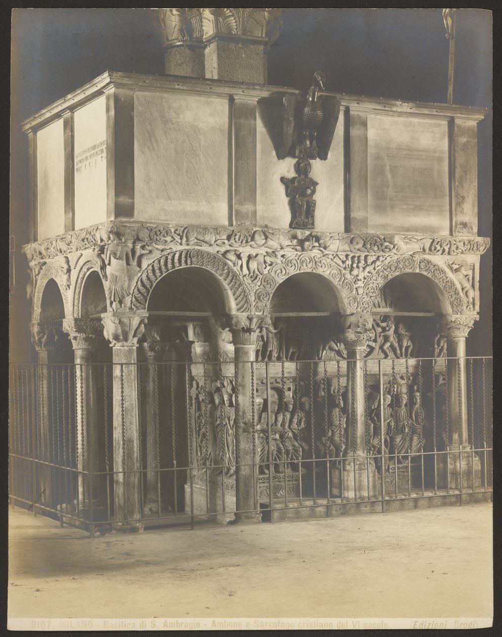 Milão - Basílica de S. Ambrogio - ambão e sarcófago cristãos do século VI de Carlo Brogi