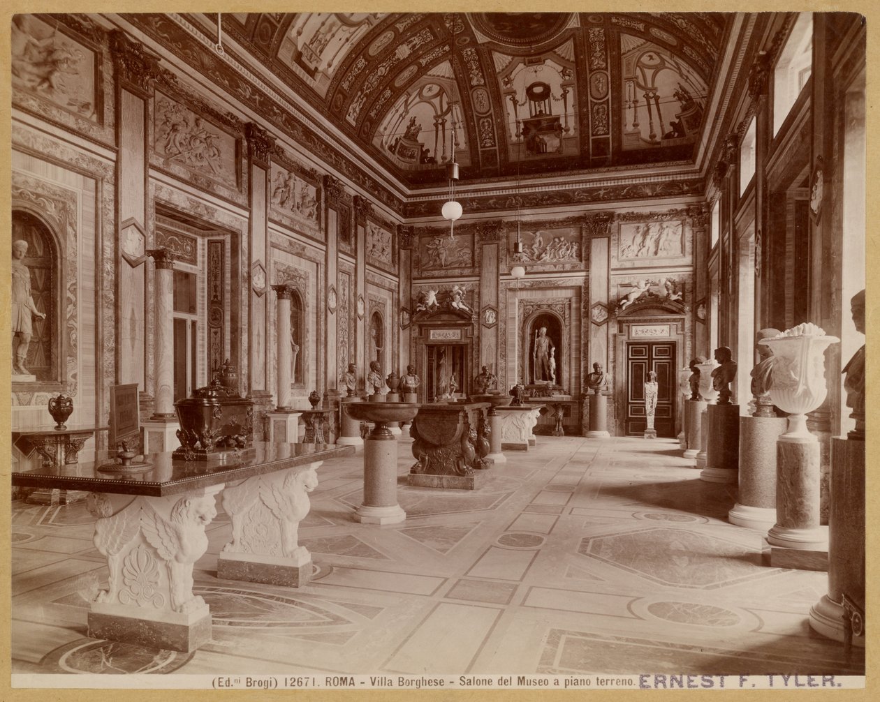 Roma - Villa Borghese - Salão do Museu no rés do chão de Carlo Brogi