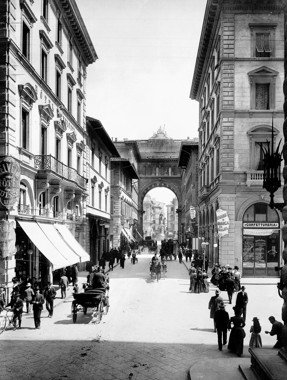 Via Strozzi, Florença, c.1890 (foto a p/b) de Carlo Brogi