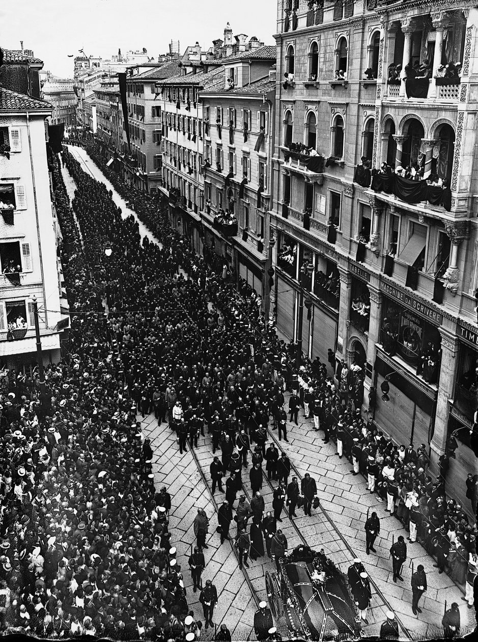 Funeral do Arquiduque da Áustria Franz Ferdinand, em 2 de Julho de 1914 (foto a p/b) de Carlo Wulz