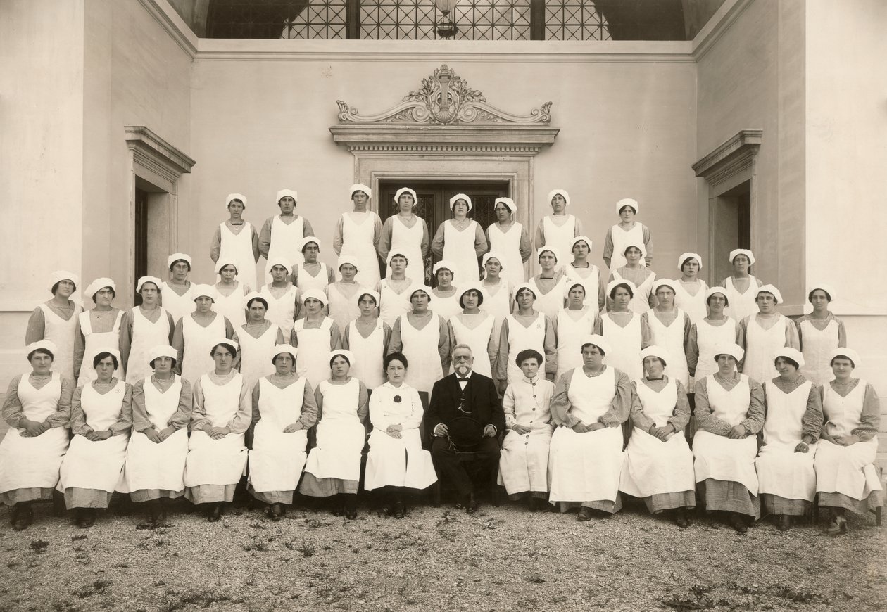 Foto de grupo de uma enfermeira psiquiátrica durante a Primeira Guerra Mundial de Carlo Wulz