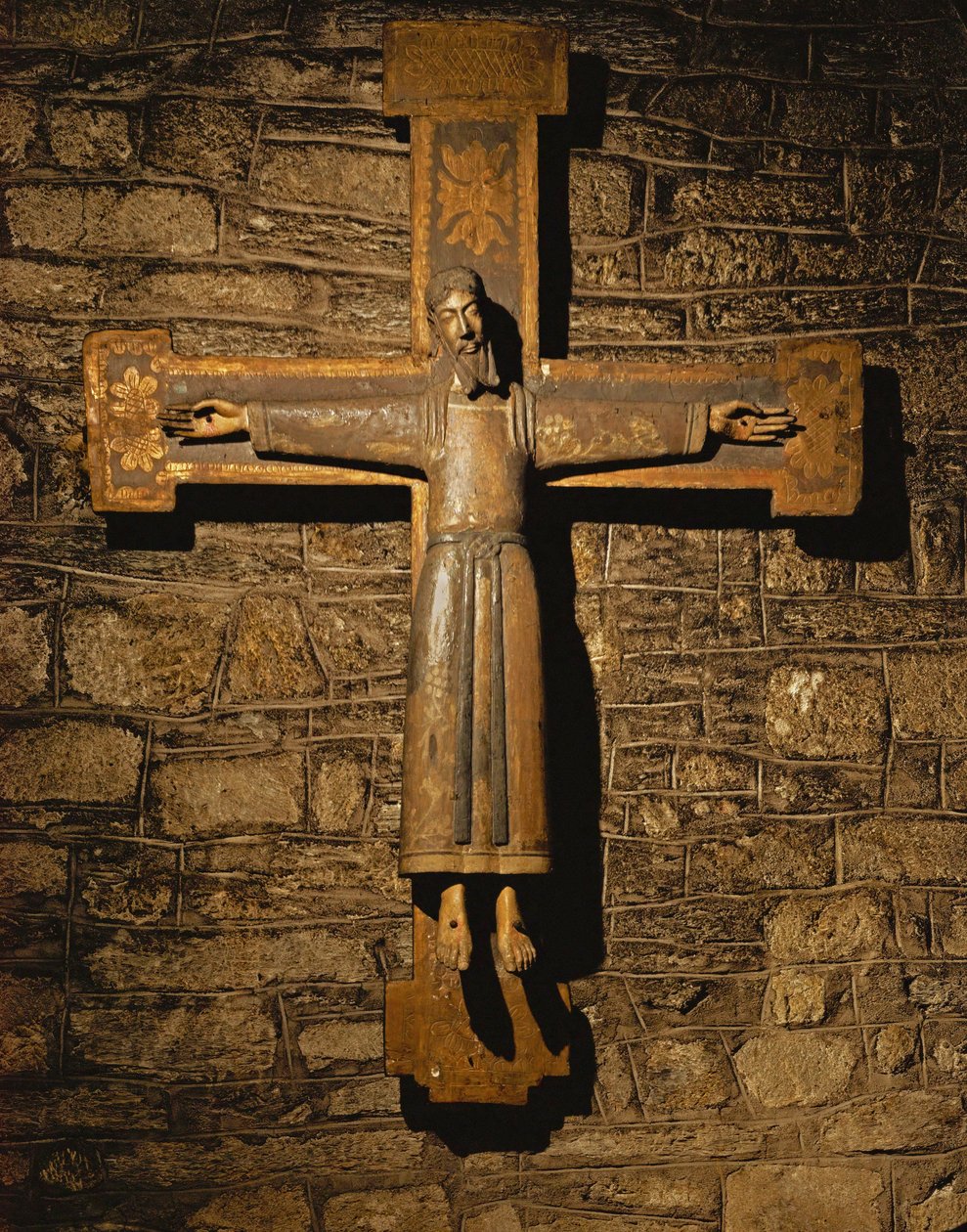 Cristo na cruz, completamente vestido de Catalonian School