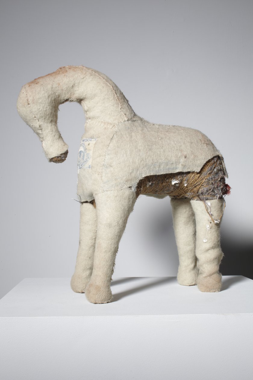 Em branco, 2010 (feltro, fio, manta de lã) de Cathie Pilkington