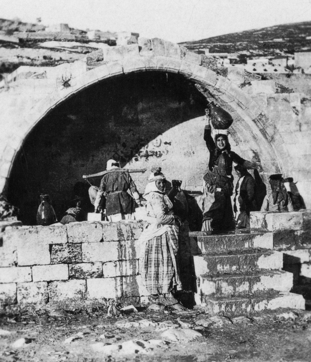 Fonte da Virgem, Nazaré, Palestina, c1927-c1931 de Cavanders Ltd