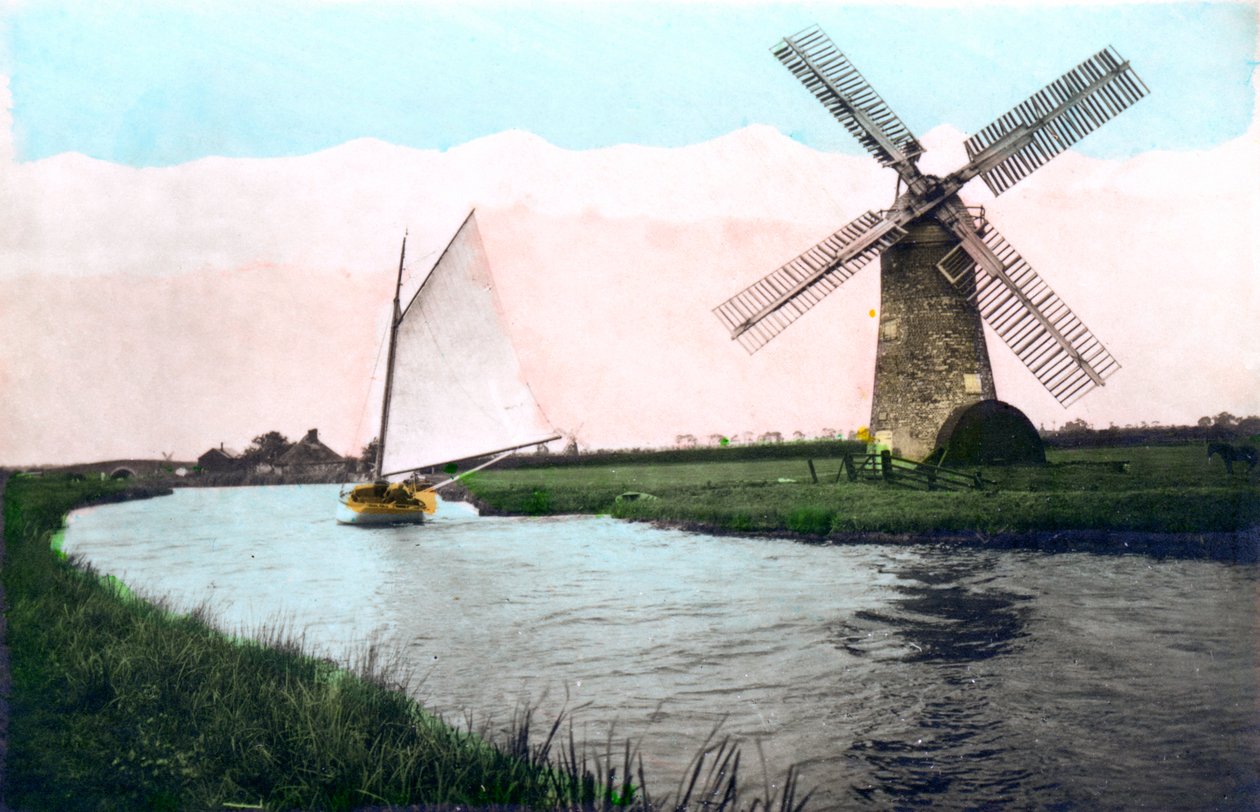 Um moinho de vento em Norfolk Broads, Norfolk, 1926. de Cavenders Ltd