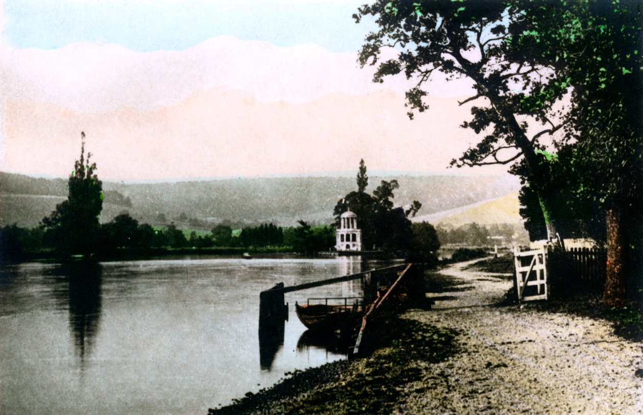 Henley Regatta Island, século 20. de Cavenders Ltd