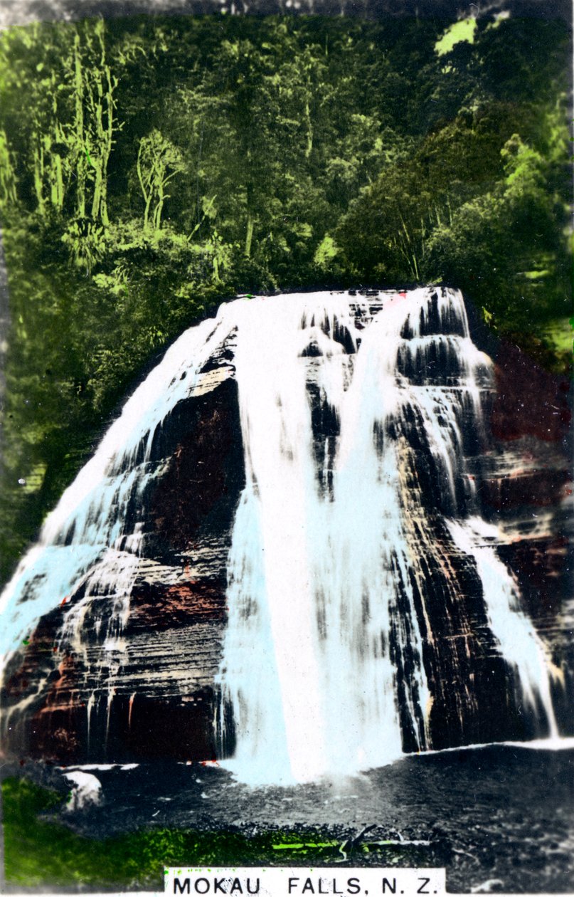 Mokau Falls, ilha norte, Nova Zelândia, c1920s. de Cavenders Ltd