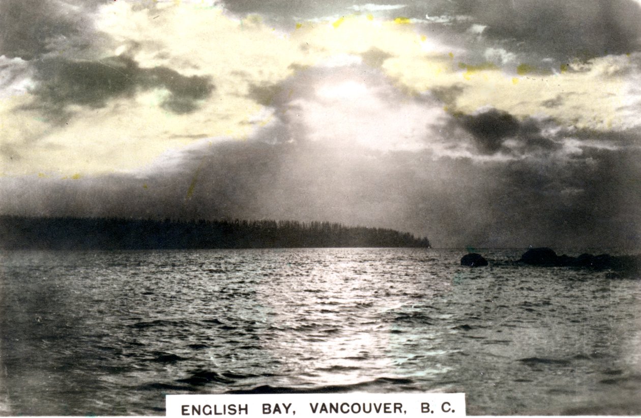 Pôr do sol sobre a baía inglesa, Vancouver, British Columbia, Canadá, c1920s. de Cavenders Ltd