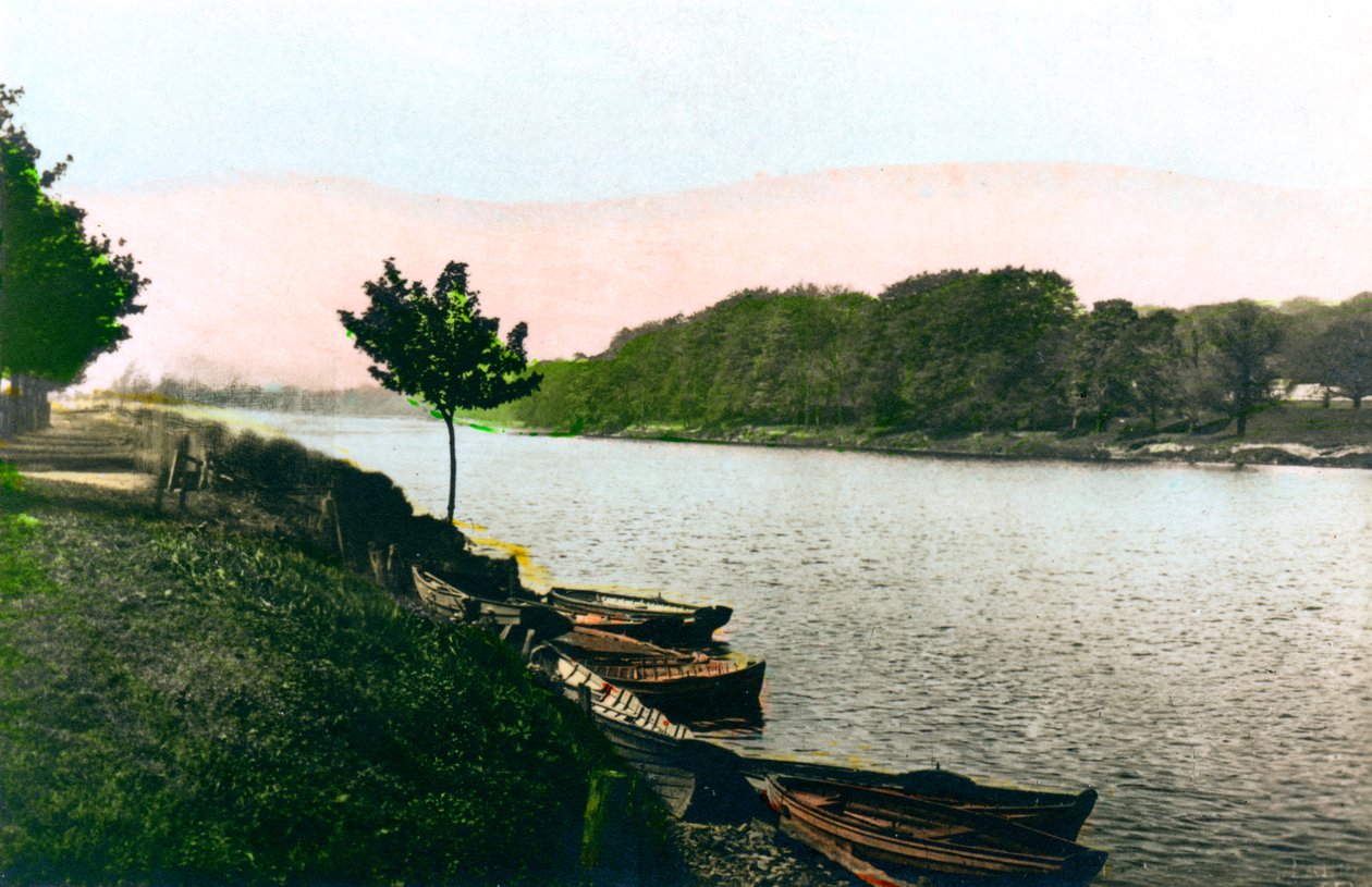 O rio Tyne em Hexham, Northumberland, 1926. de Cavenders Ltd