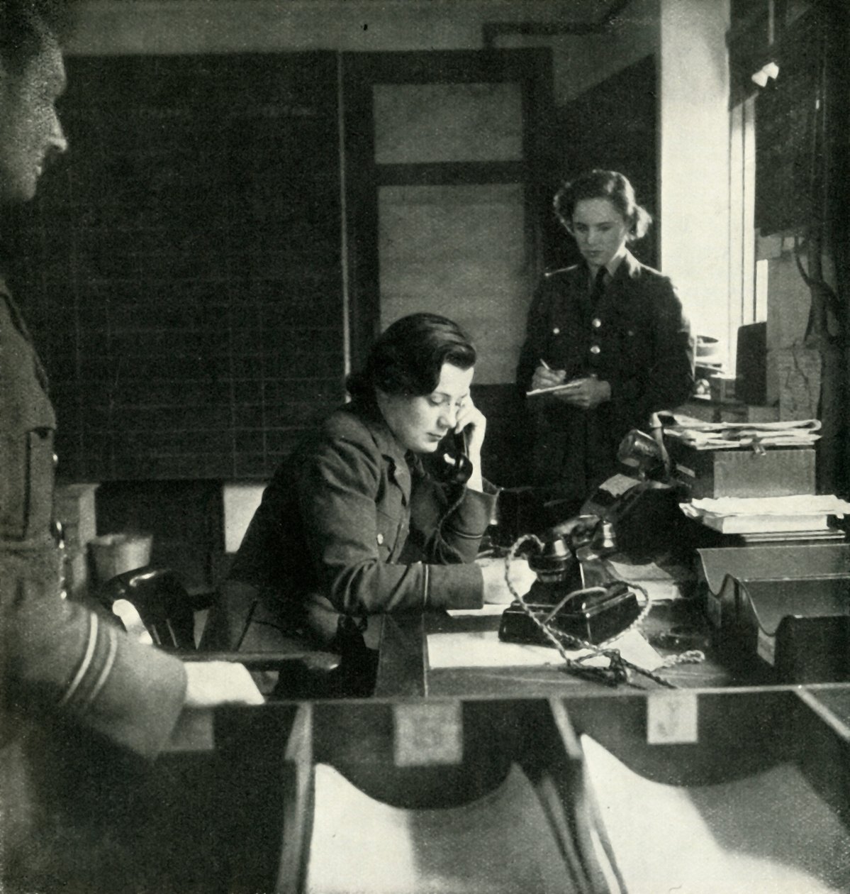Uma sala de inteligência de estação, c1943. de Cecil Beaton