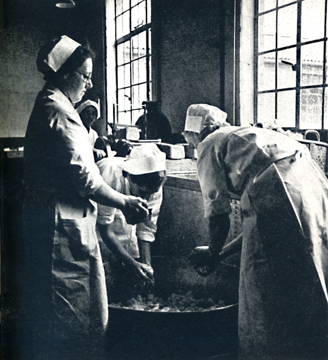 Na cozinha, 1941 de Cecil Beaton