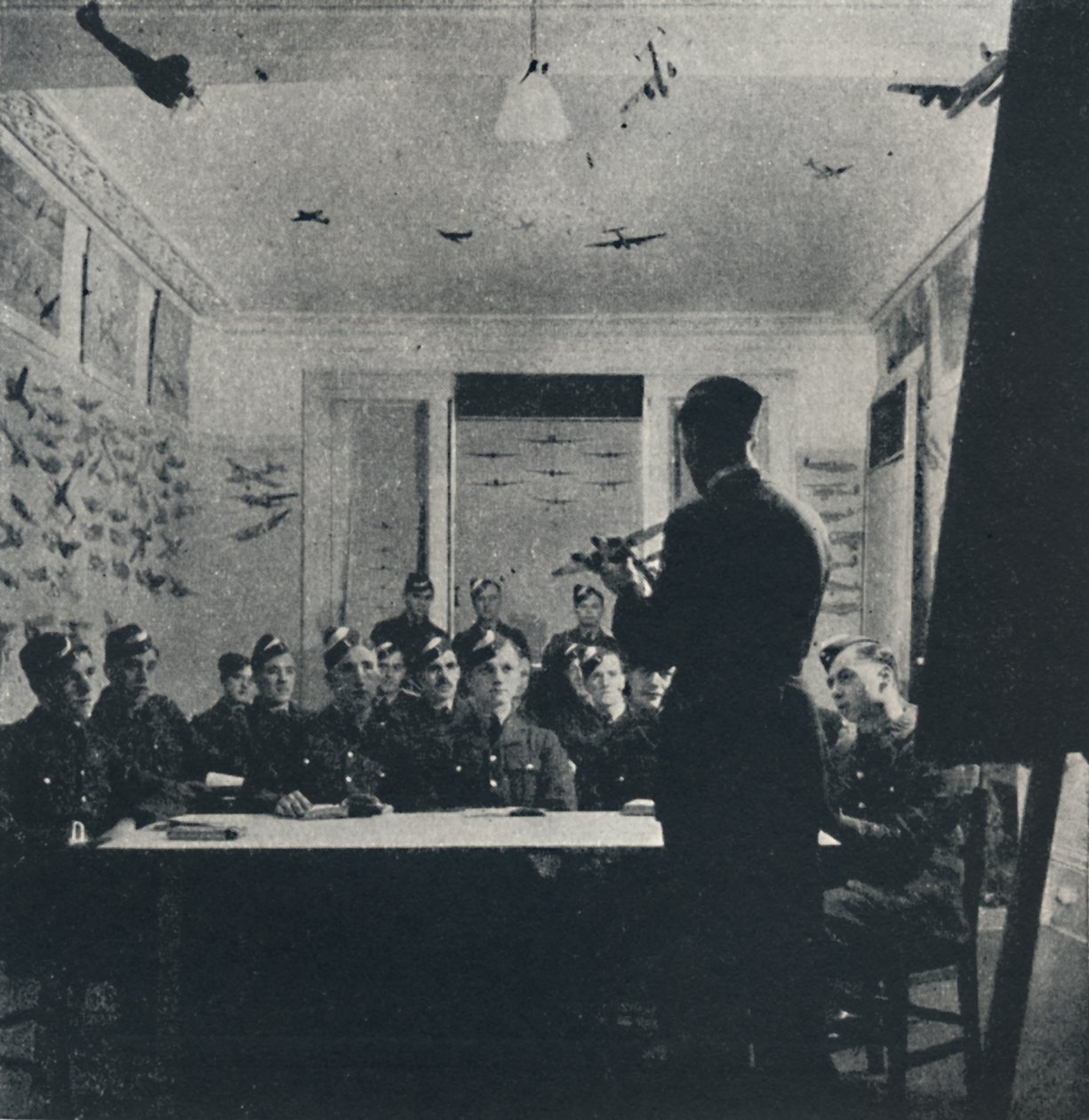 A base do treinamento: identificação de aeronaves, 1941 de Cecil Beaton