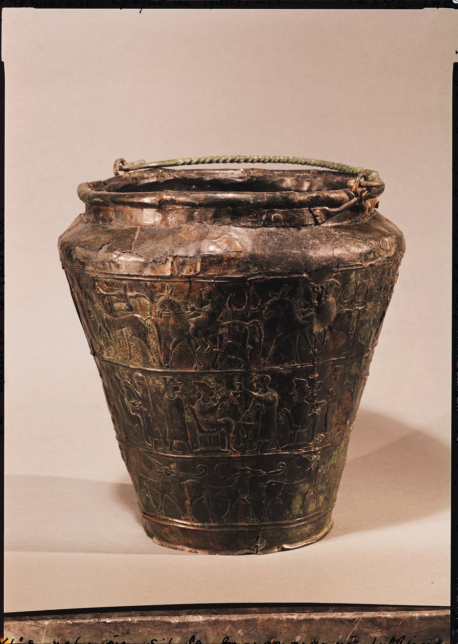 Situla com três bandas decorativas reposas (bronze) de Celtic