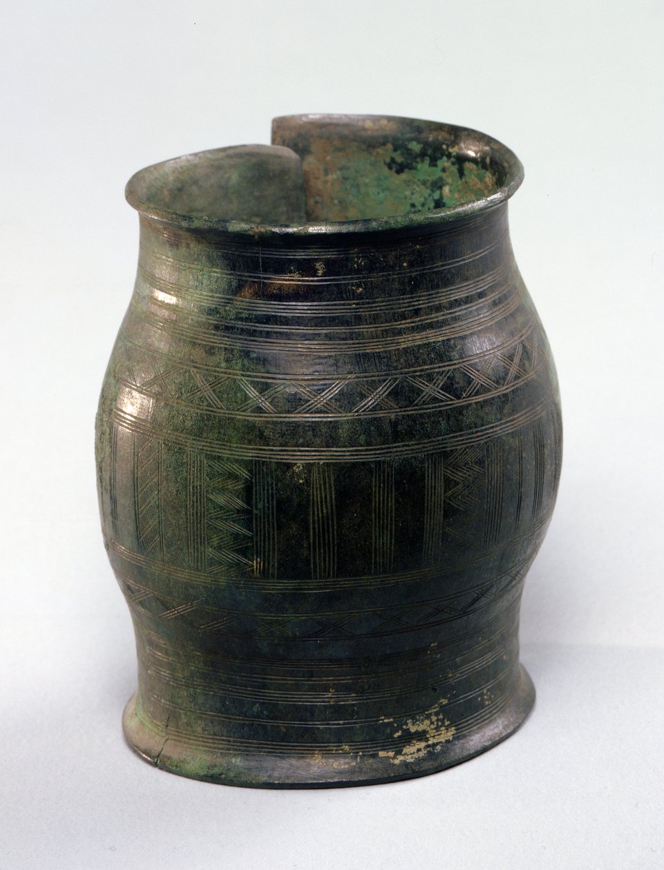 Braçadeira em forma de barril, Hallstatt Culture, de Jura (metal) de Celtic