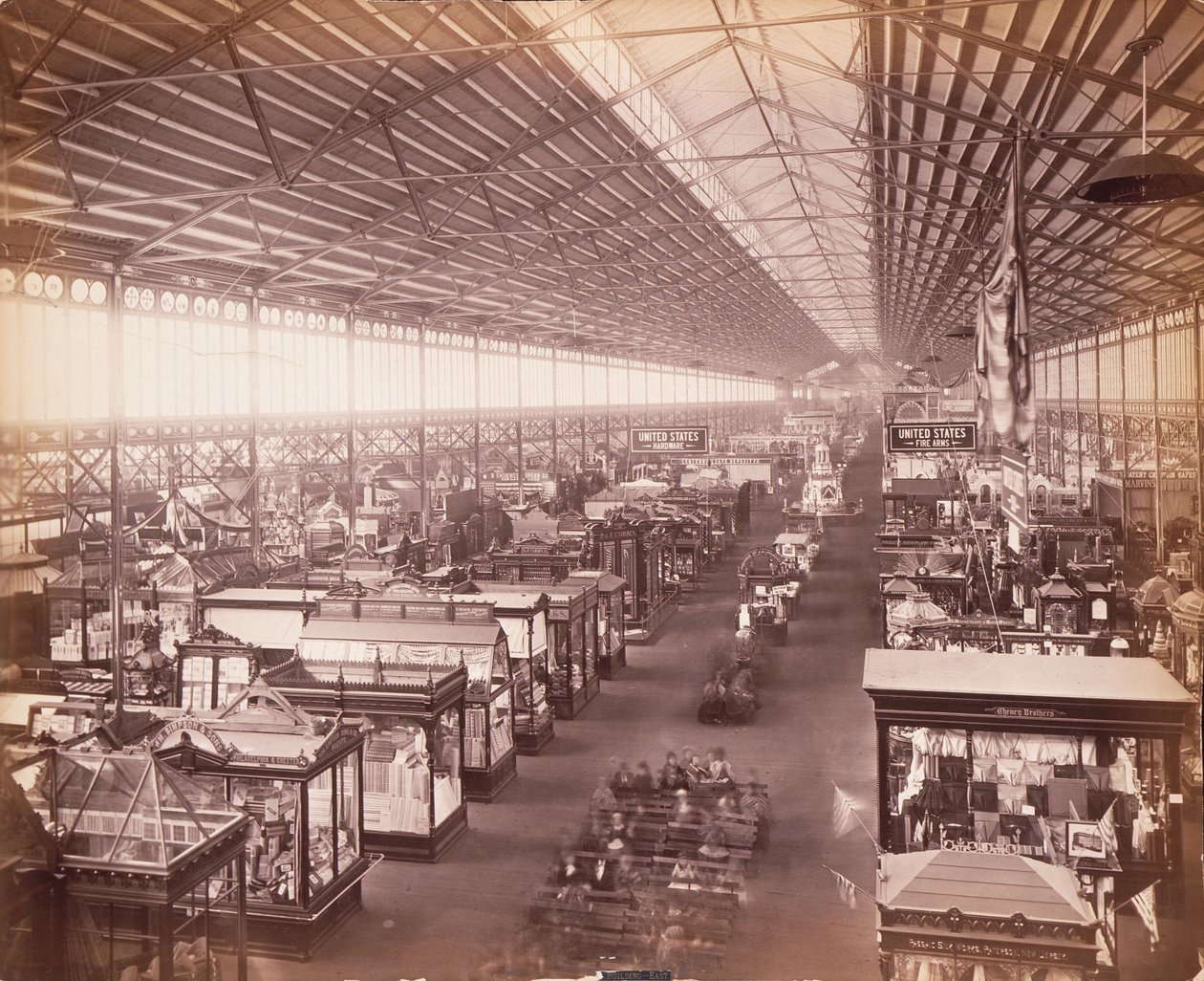 Edifício Principal, da galeria leste, Exposição Centenária, Filadélfia de Centennial Photographic Co.