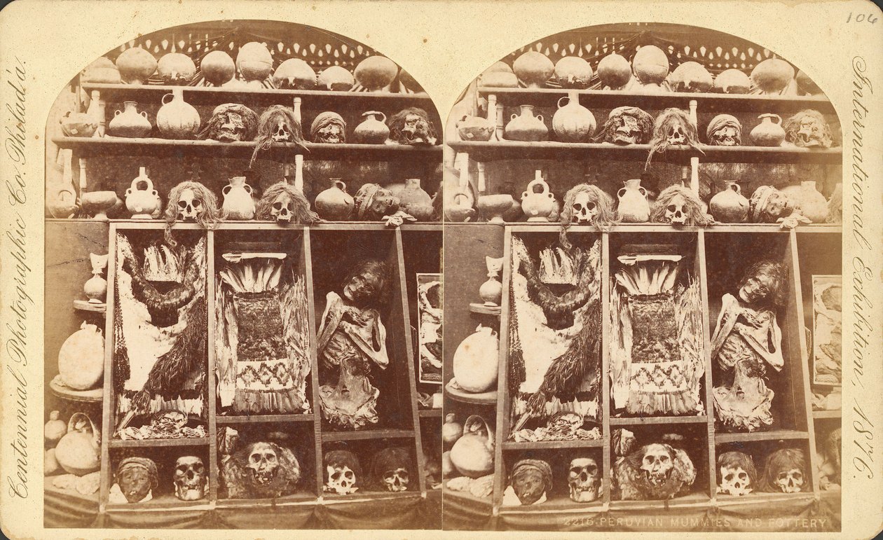 Múmias e cerâmica peruanas (estereografia) de Centennial Photographic Co.