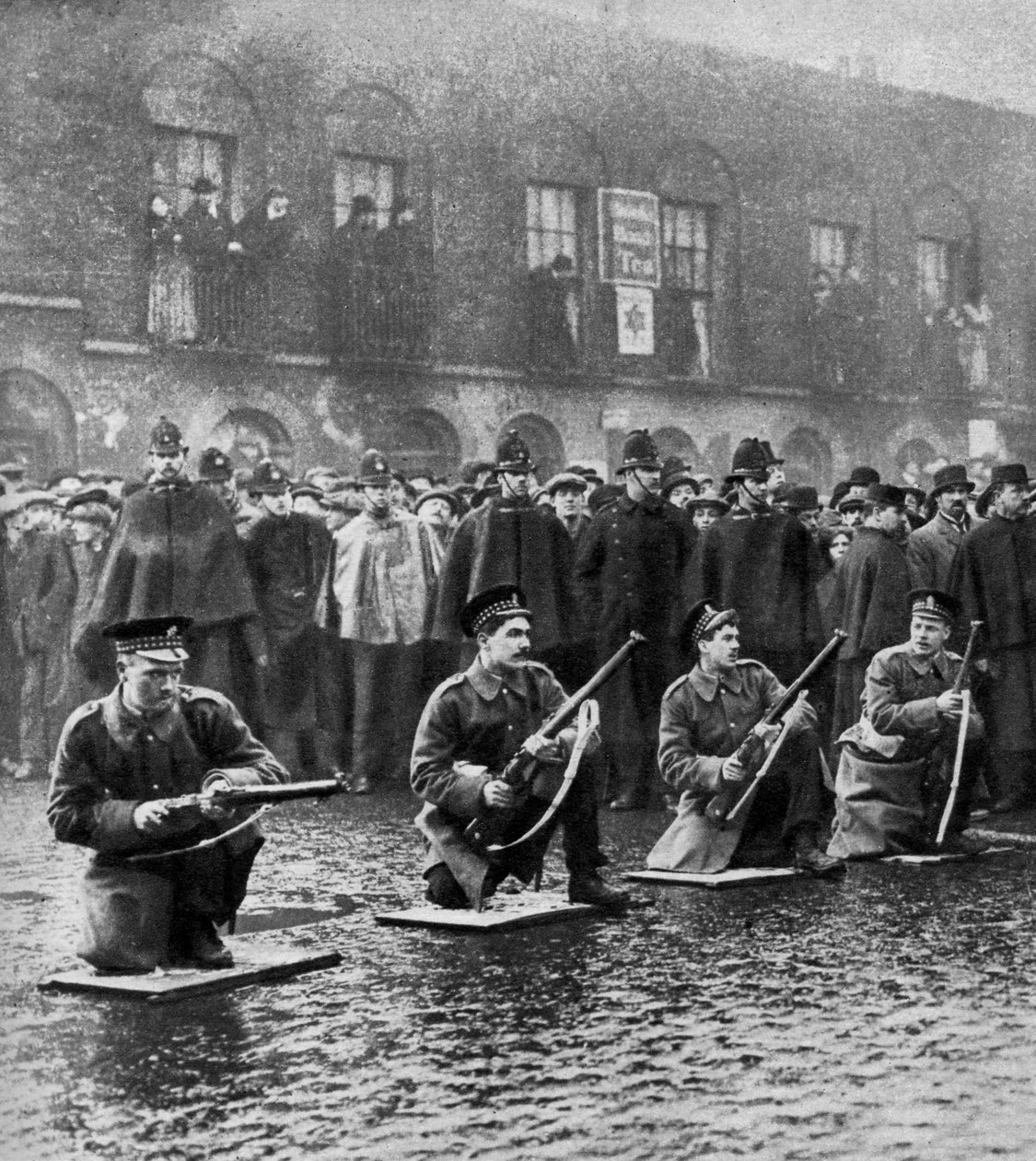 Standoff na Sidney Street, Stepney, Londres, 3 de janeiro de 1911 1937. de Central Press