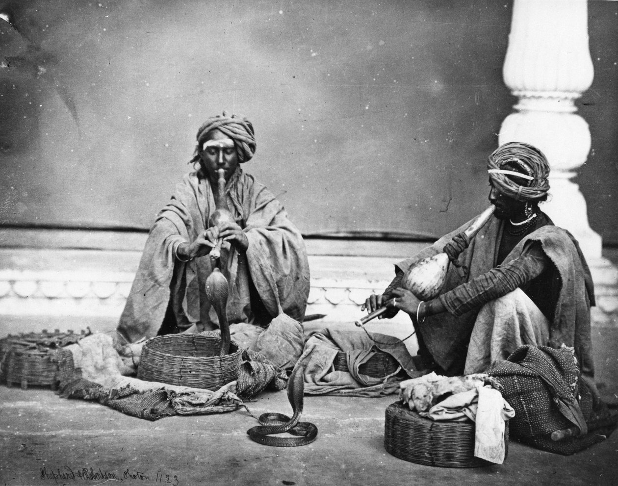 Encantadores de Serpentes, c.1863 de Charles Robertson
