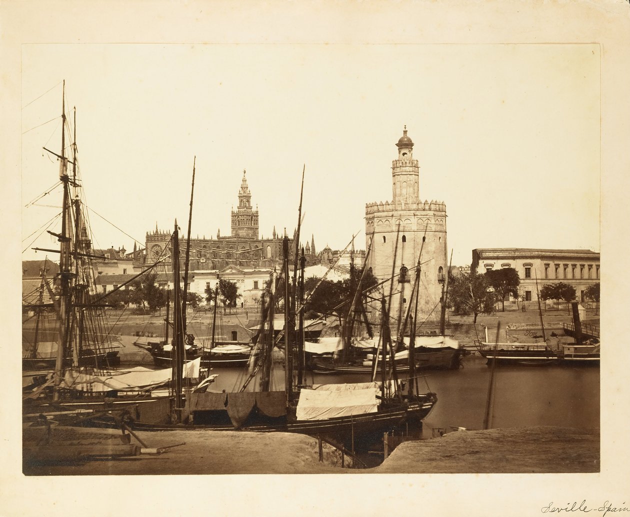 (Catedral, Torre del Oro e Rio Guadalquivir, Sevilha) de Charles Clifford
